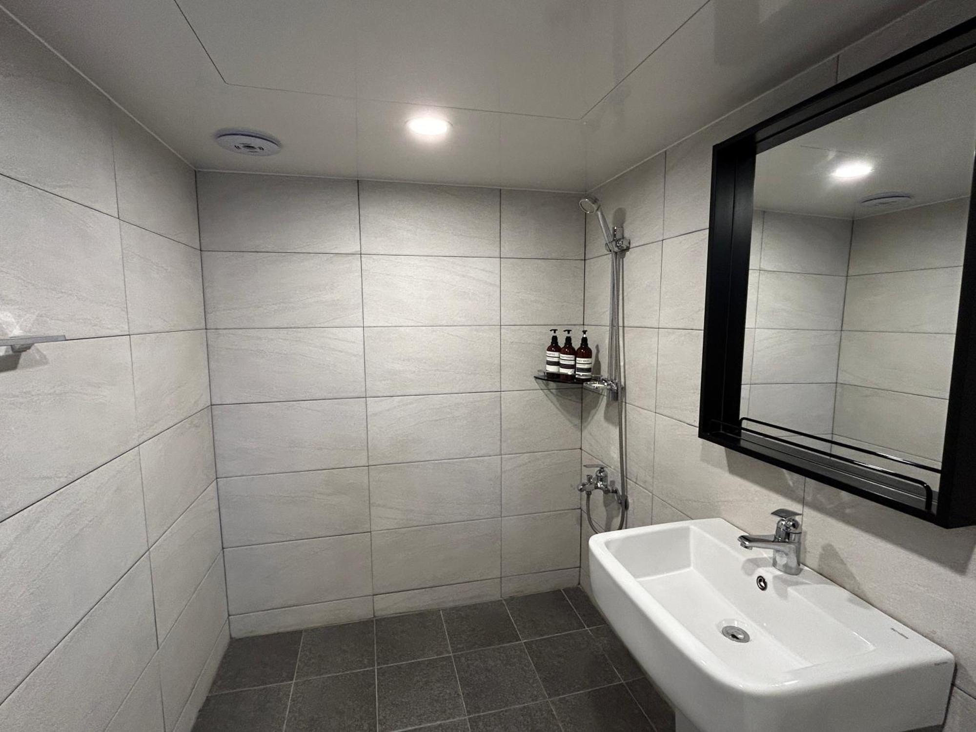 Deluxe Motel Geoje Oda fotoğraf